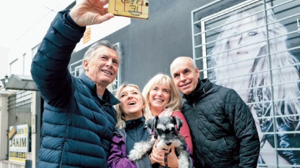 El Presidente y Rodríguez Larreta recorrieron parte del barrio porteño de Villa Devoto.