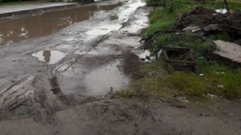 Una de las tantas calles que se han convertido en intransitables por la falta de obras.
