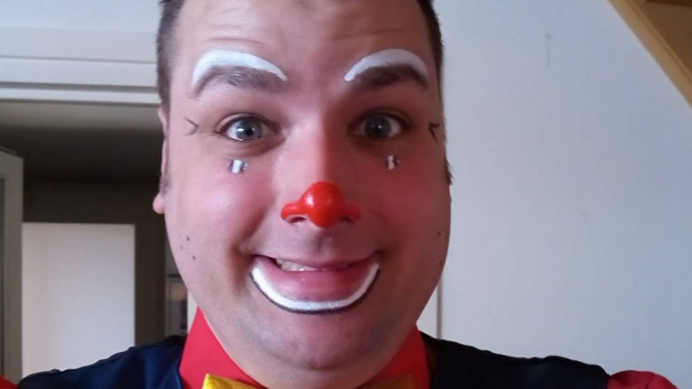 Kevin Lapeire mató a cuchillazos a su ex mujer y se atrincheró con un arma en el techo.