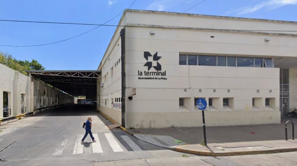Murió en pleno viaje en un micro, pero recién se dieron cuenta mucho después