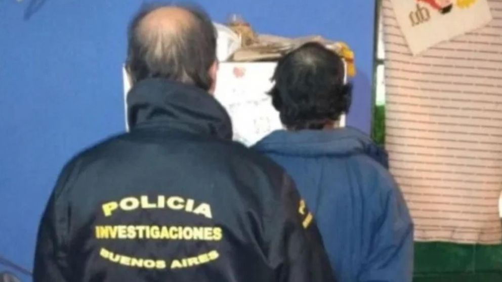 Este es el sujeto que resultó aprehendido por los investigadores policiales.