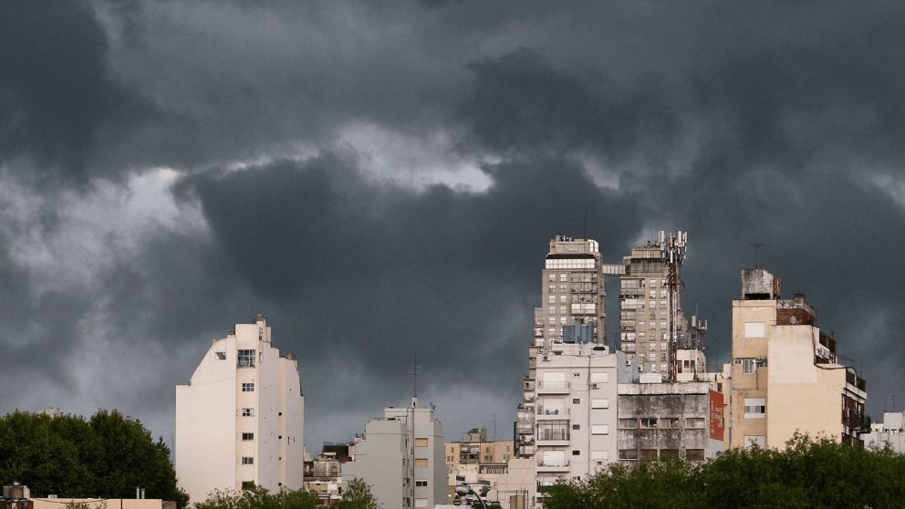 zzzznacg2NOTICIAS ARGENTINAS BAIRES, FEBRERO 11: Continua el mal tiempo en el area metropolitana con intensa lluvias ytormentaws.
foto NA: Santiago Pandolfi zzzz