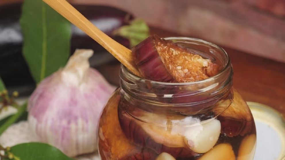 Cómo hacer berenjenas al escabeche caseras y que todos te pidan un frasco