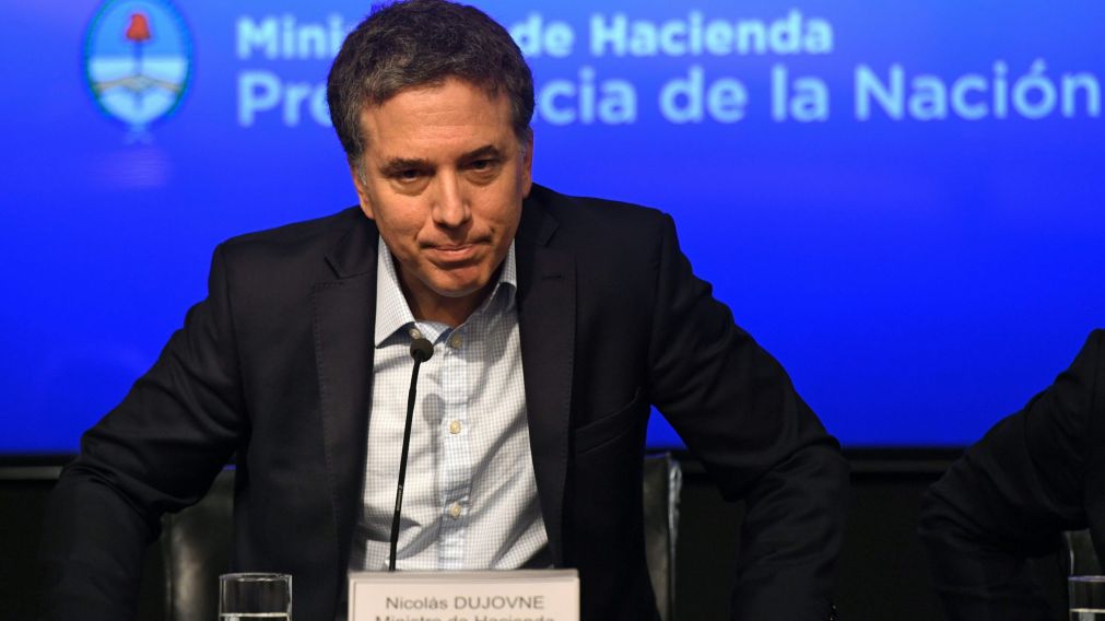 Nicolas Dujovne admitió que la devaluación se trasladará a los precios (AFP).