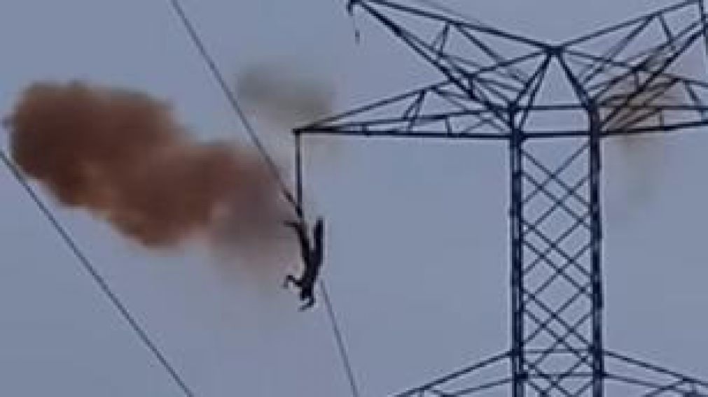 Sordomudo muri� fulminado al intentar bajar de torre de alta tensi�n