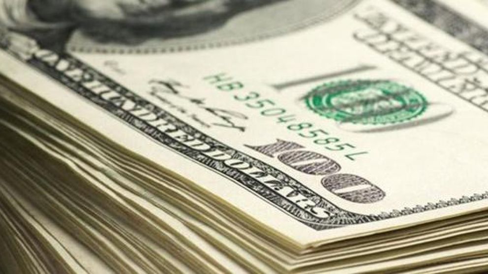 El dolar se incrementó casi 2 pesos con respecto al viernes.