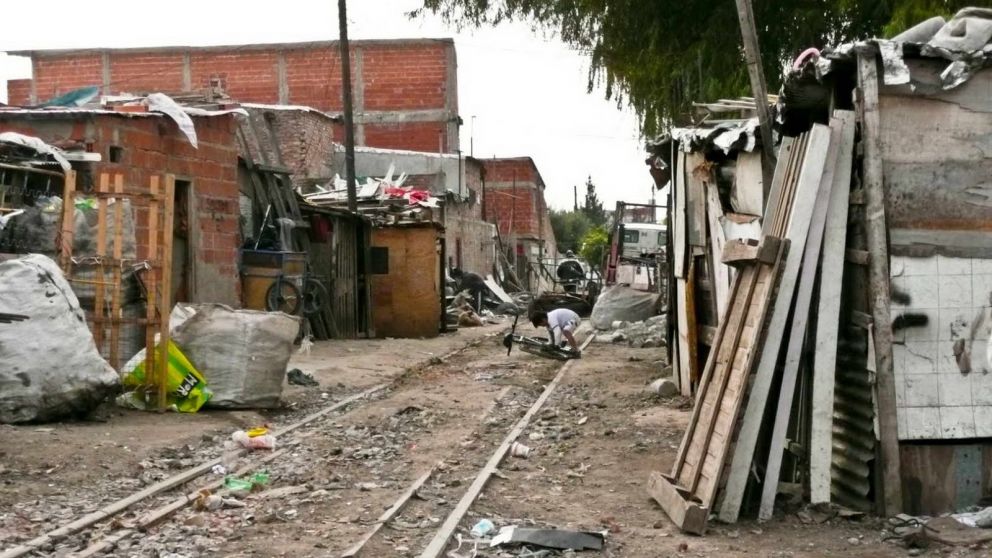 En los barrios populares, el 90% no cuenta con agua corriente.