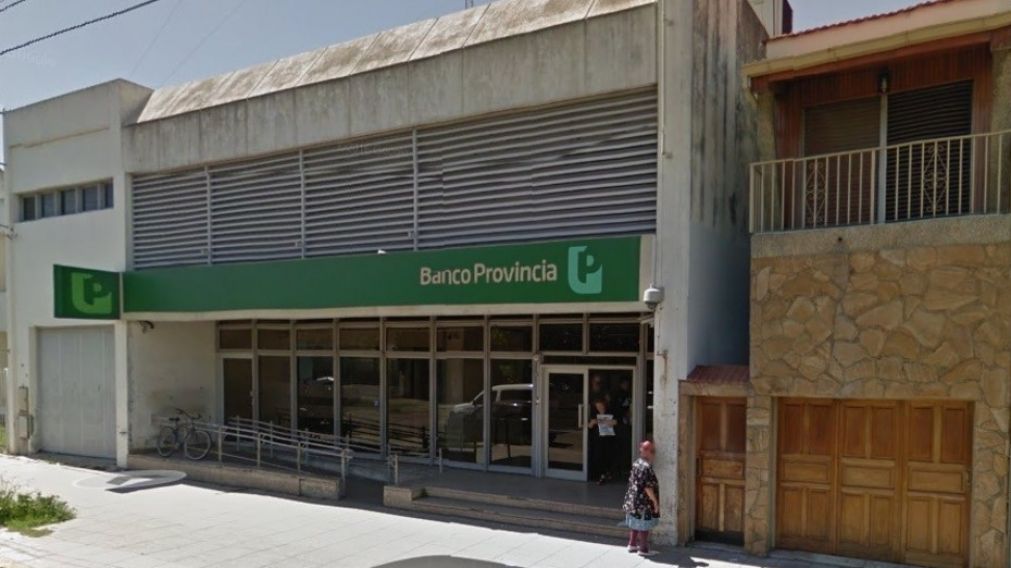 El robo sucedió en esta sucursal del Banco Provincia de Villa Diamante.