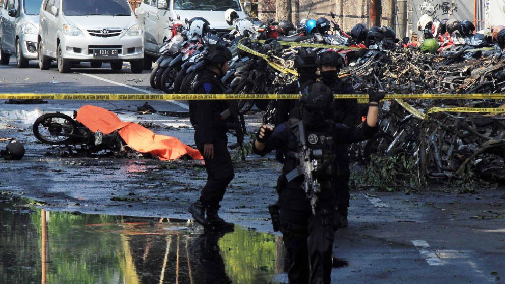 Un chico de 16 y otro de 18 y dos pibas de 12 y 9 años junto a sus padres participaron del atentado.