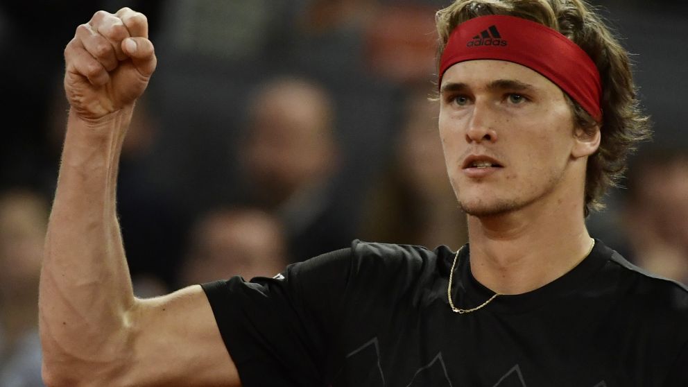 Zverev celebra su triunfo. A los 21 años, busca su primer Masters 1000 en Madrid (AFP).