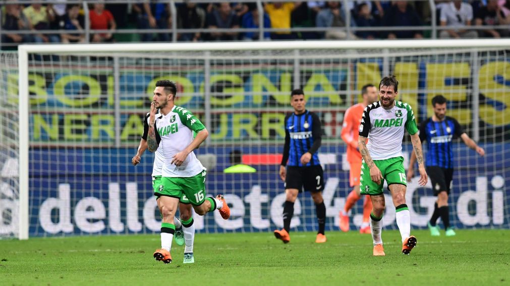 El débil conjunto del Sassuolo se llevó tres puntos de oro en el Giuseppe Meazza. (AFP)