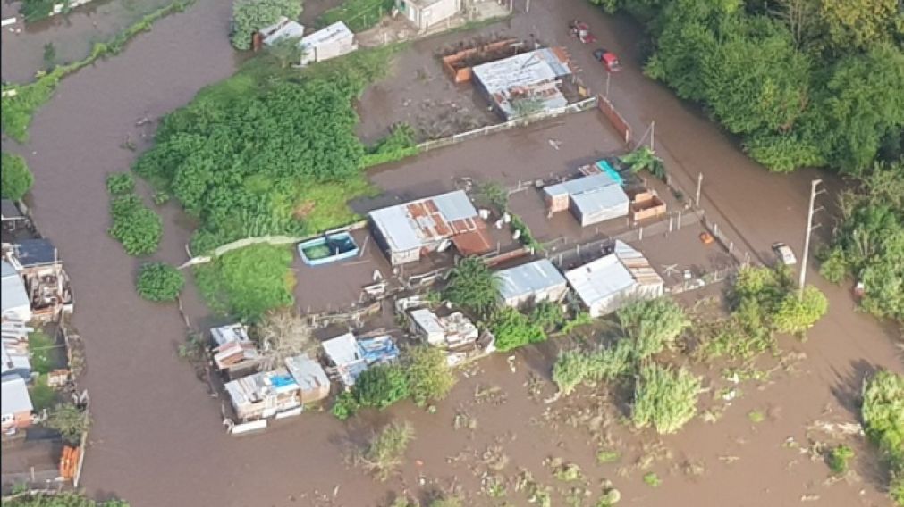 El helic�ptero de la Polic�a Federal sobrevol� las zonas anegadas.