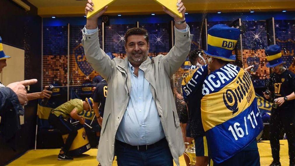 El presidente celebr� en el vestuario el nuevo t�tulo. 