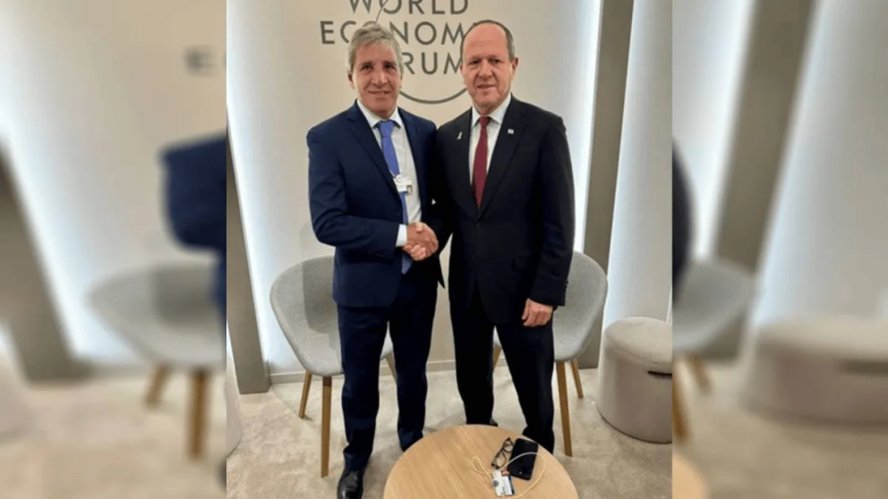 Tras reunión en Davos, Luis Caputo anunció que su par israelí visitará la Argentina en marzo