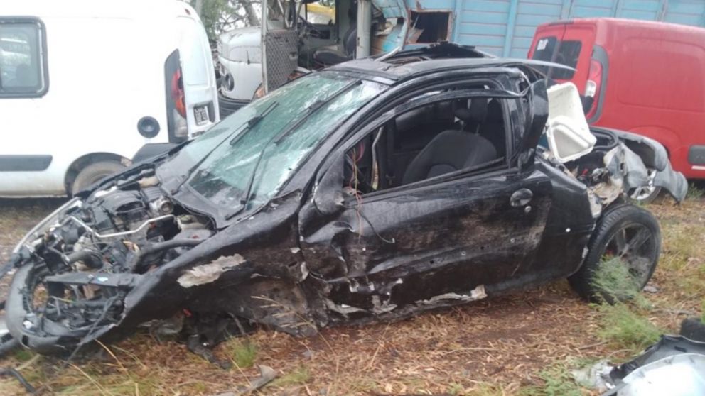 As� qued� el auto del delincuente.