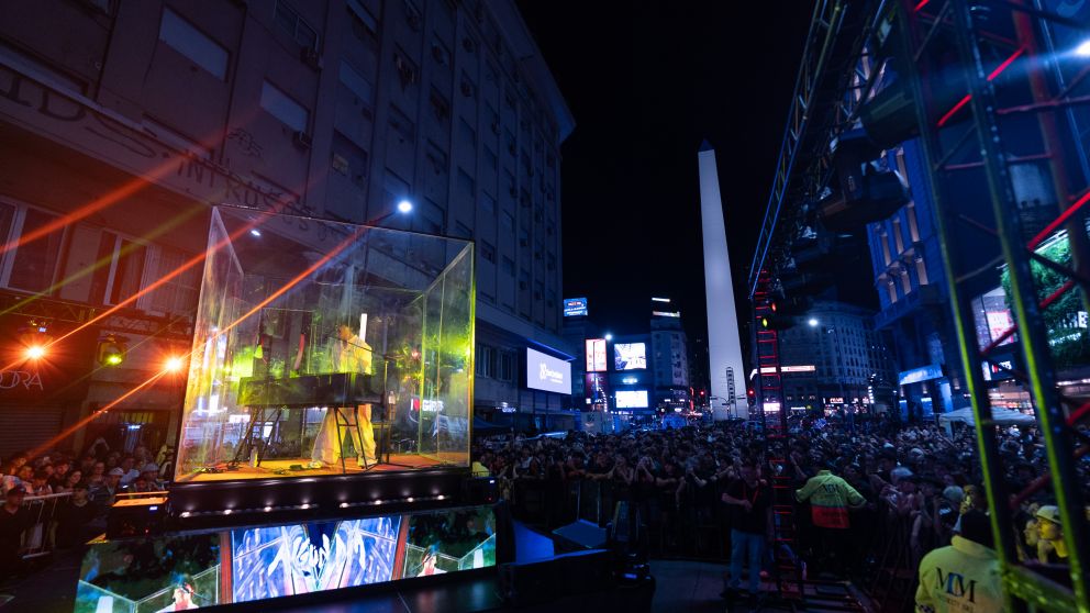 Del under a la calle: Ramma cort� la Avenida Corrientes y llev� su m�sica al centro porte�o