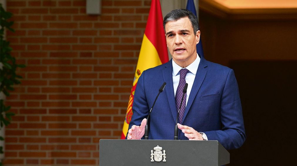 Pedro Sánchez, presidente de España, tomó una decisión migratoria polémica.