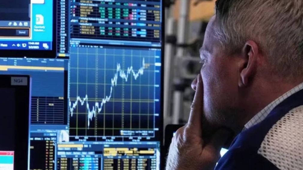 ¡Histórico! El riesgo país cayó por debajo de los 500 puntos