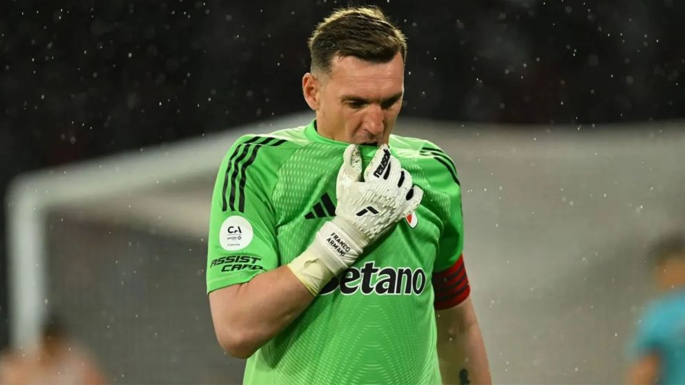 Franco Armani sigue sufriendo por las lesiones de River Plate.