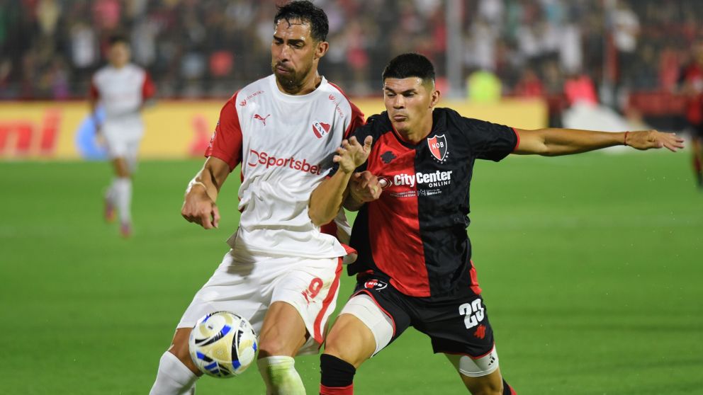 Con más ganas que fútbol, Newell's rescató el empate ante un Independiente que se tiró atrás y dejó ir su primer triunfo en el Torneo Apertura