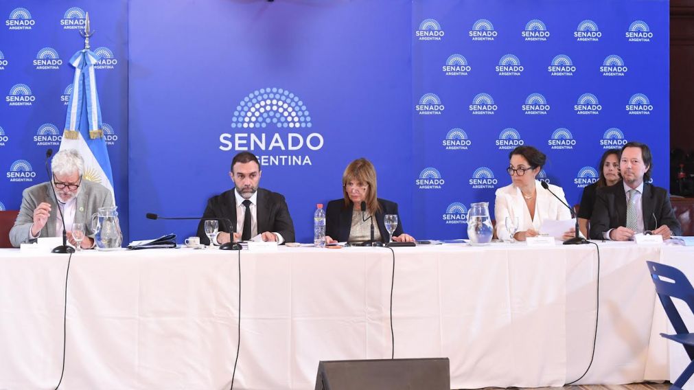 Patricia Bullrich se reunirá con senadores opositores para garantizar la aprobación de la reforma laboral.