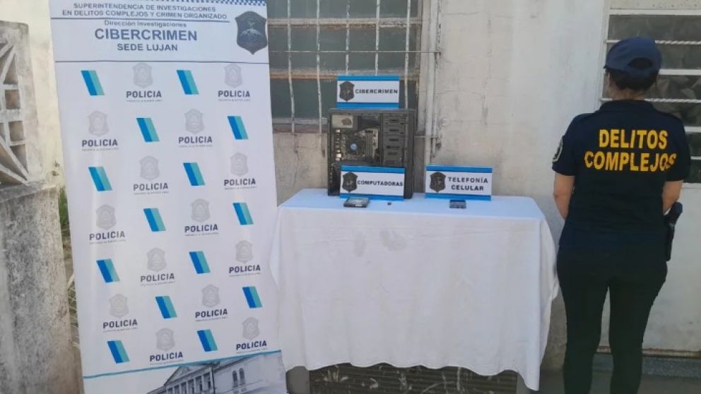 Uno de los más de 30 allanamientos (NA).