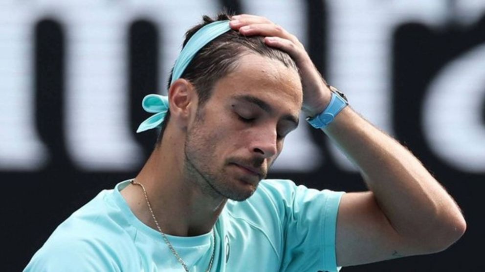 Lorenzo Musetti, abandonó su partido ante Novak Djokovic en el Abierto de Australia y podría ser baja para el Argentina Open.