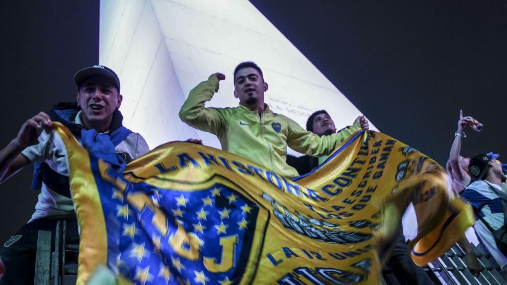Además de la Bombonera, los hinchas de Boca coparon el Obelisco.