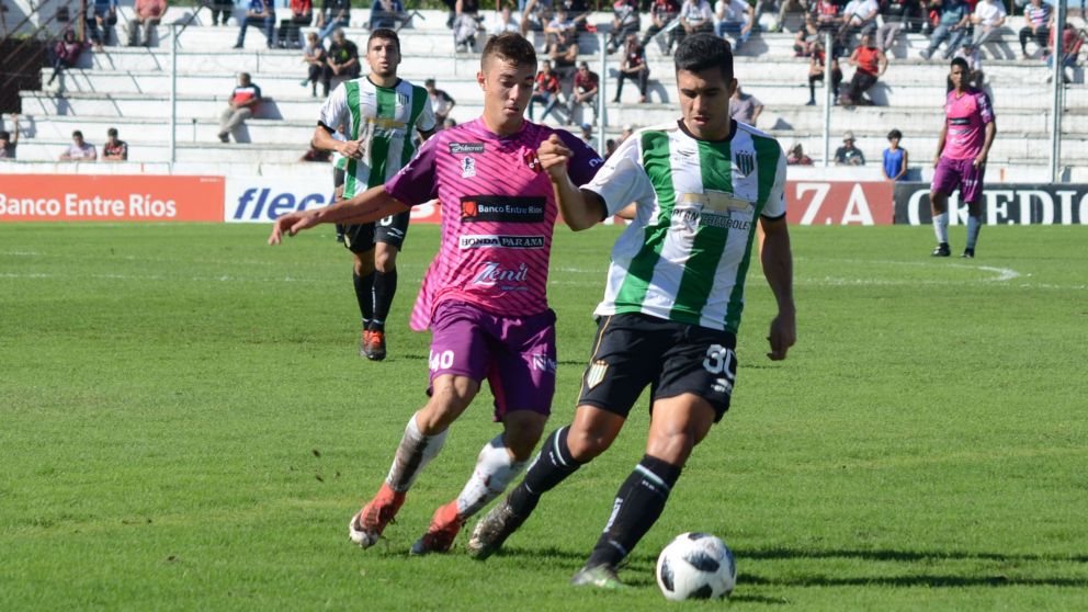 Un partido con muy pocas emociones en Paraná (Télam).
