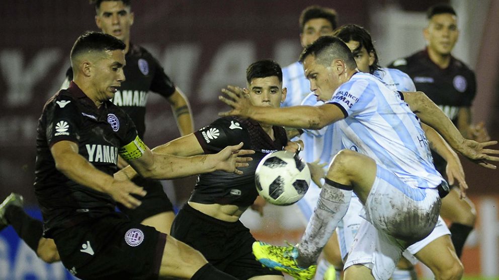 En la Fortaleza, el partido fue duro y trabado. (FotoBaires)