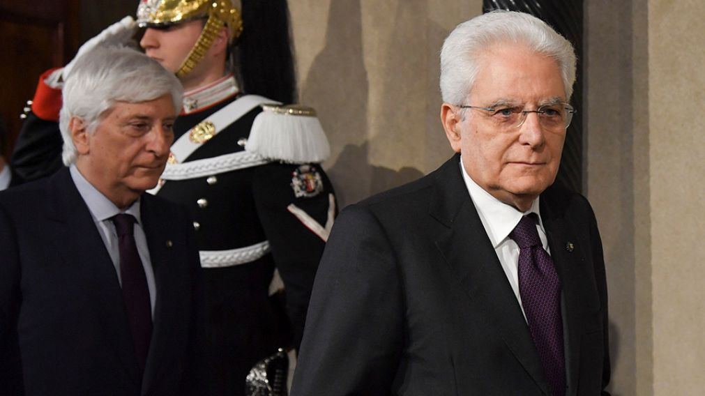 El presidente de Italia, Sergio Mattarella convocaría a elecciones para Julio u Octubre próximo. (AFP)
