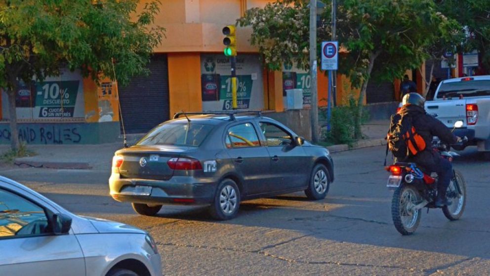 Sorprenden a remisero masturbándose en su auto y podría acabar sin licencia