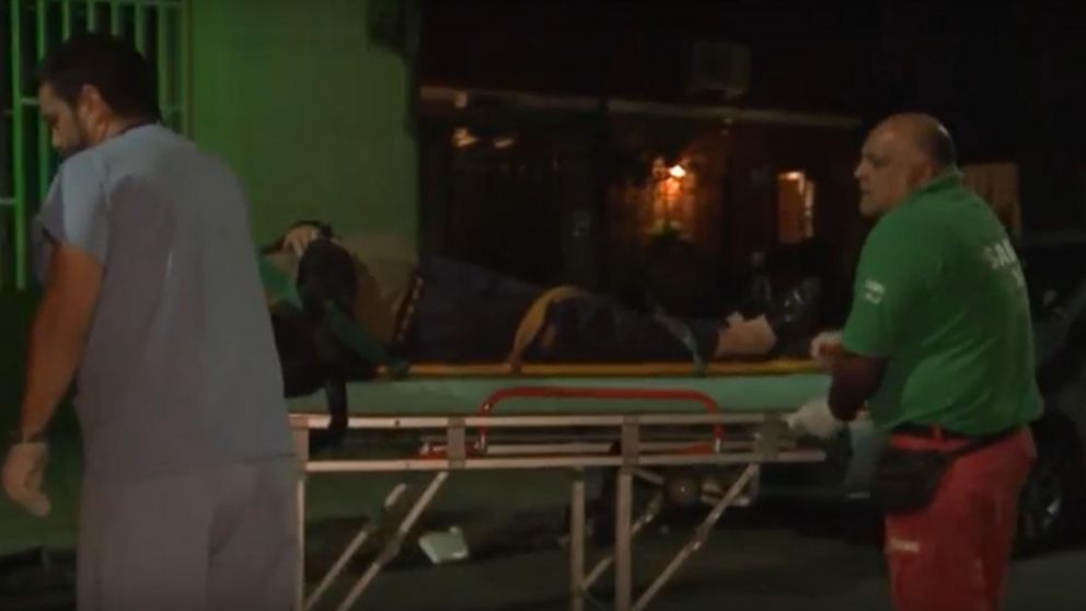 Colectivo cerró sus puertas, enganchó a abuelo y lo arrastró por el asfalto