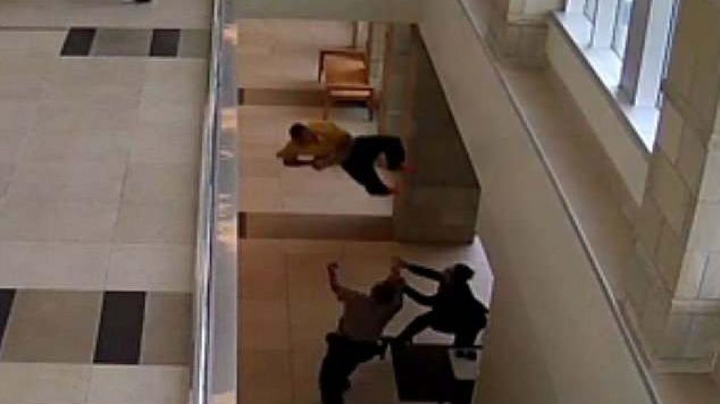 Pese a las heridas en su cabeza, fue internado y no corre peligro. (Captura).