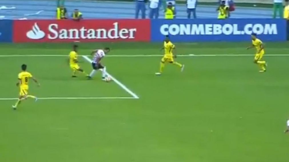 Una jugada más que polémica que cambió la historia del partido.