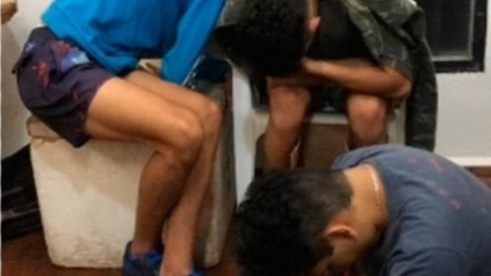 Una de las imágenes del video, muestra a menores totalmente ebrios.