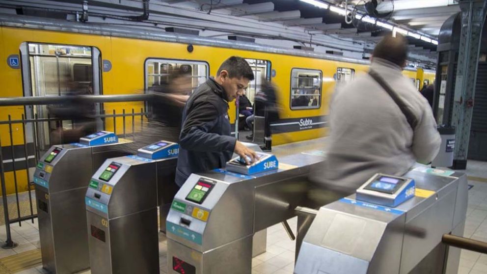 Metrodelegados volvieron a liberar molinetes