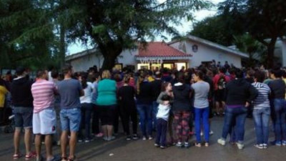 Alrededor de 2500 personas marcharon por la inseguridad en el peque�o pueblo cordob�s de Santunino Mar�a Laspiur