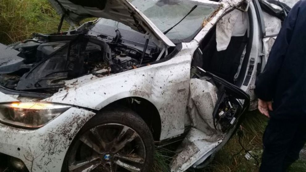 El auto quedó semi destruido.