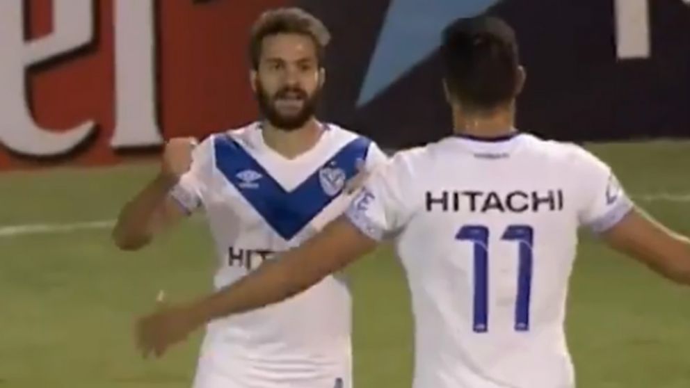 Bouzat festeja su gol, el segundo de Vélez ante San Martín de San Juan. (Captura de video)