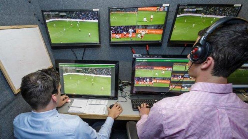 El VAR se implementará en el Mundial de Rusia 2018.