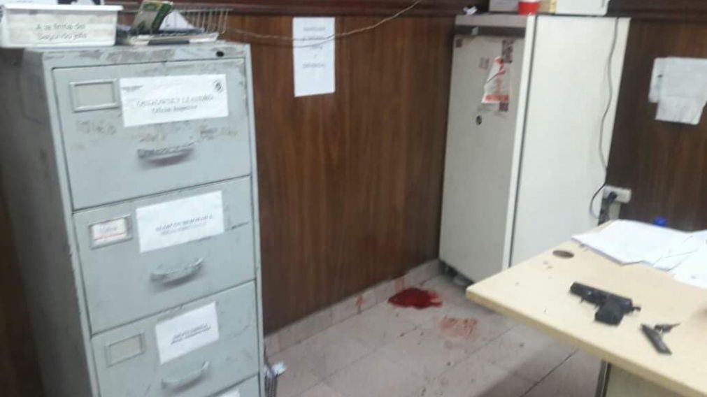 Lluvia de balas y sangre en la dependencia policial en el partido de La Matanza.