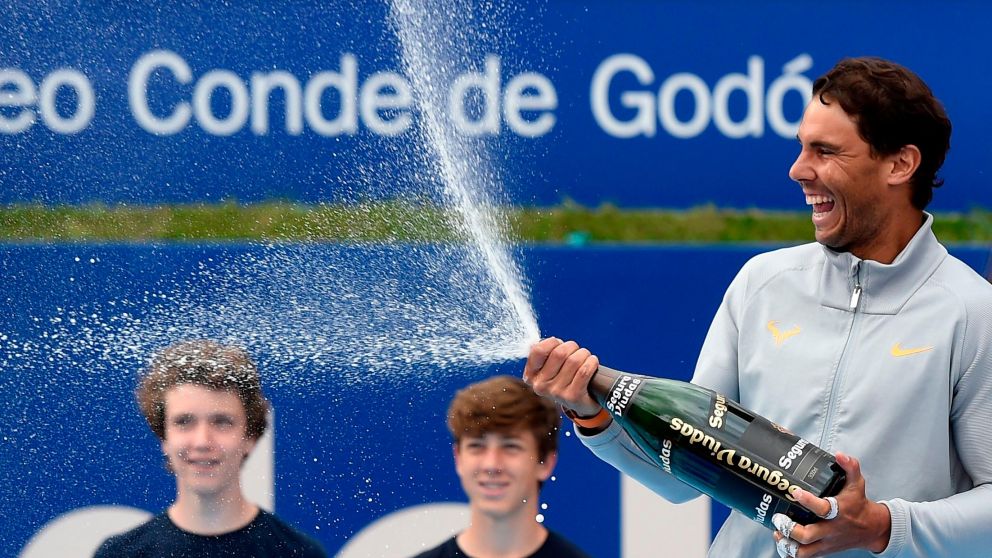 Nadal aplastó a Stefanos Tsitsipas (AFP).