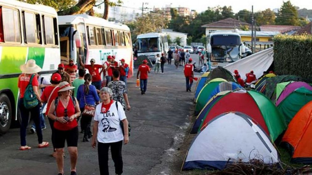En el campamento duermen más de 300 personas.