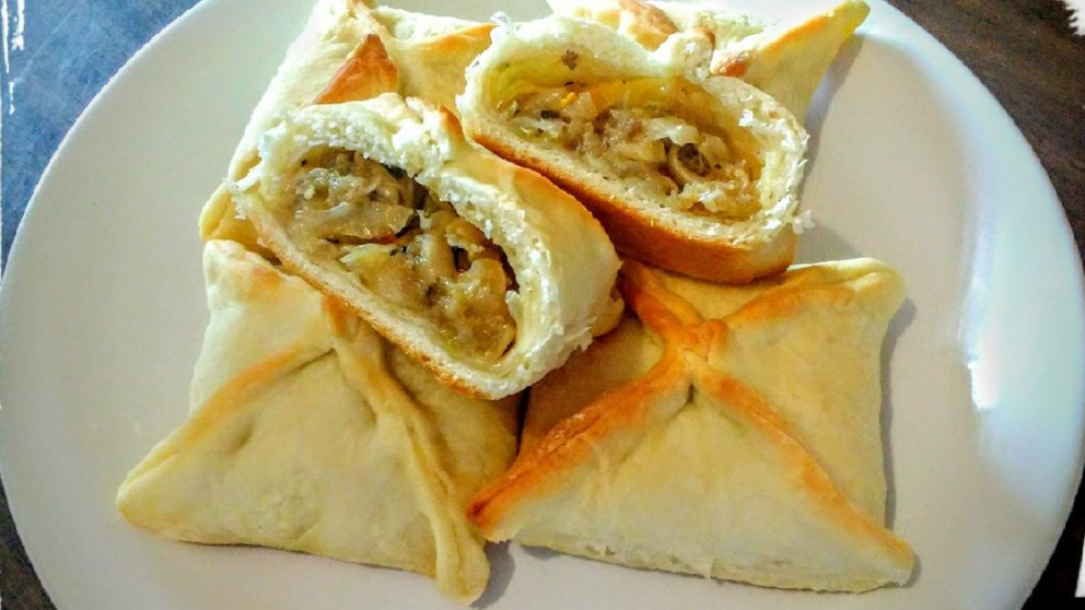 Receta de "Kraut Pirok", las empanadas de carne alemanas que se preparan con pocos ingredientes y en minutos