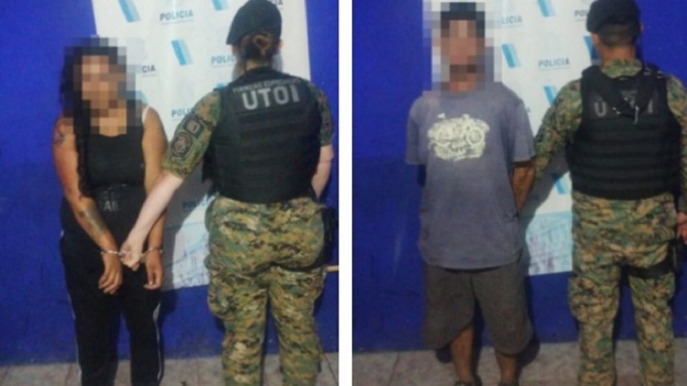 Iban en moto sin patente y llevaban coca�na lista para la venta