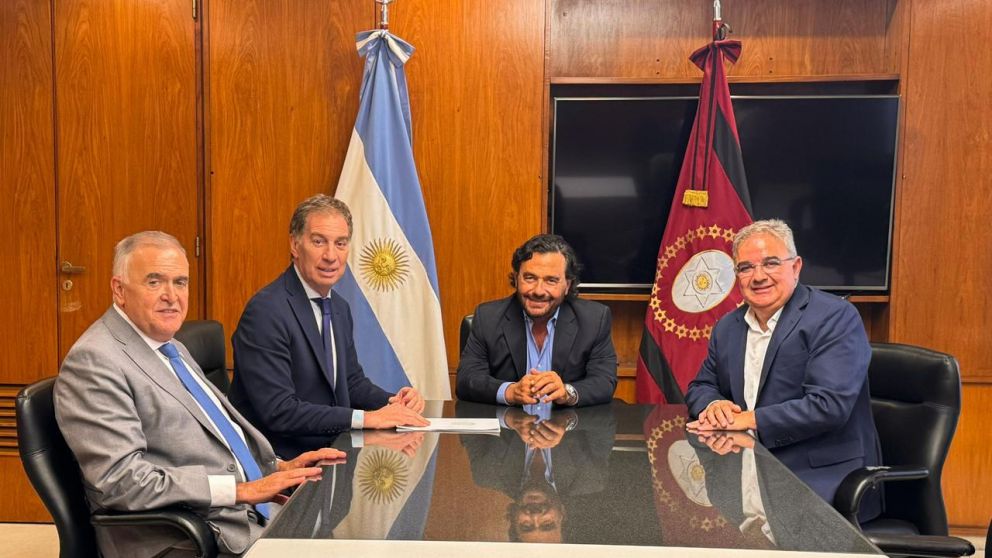 Diego Santilli escuch� las condiciones de los gobernadores del norte: "Si no se afectan los intereses de las provincias apoyaremos la reforma laboral"