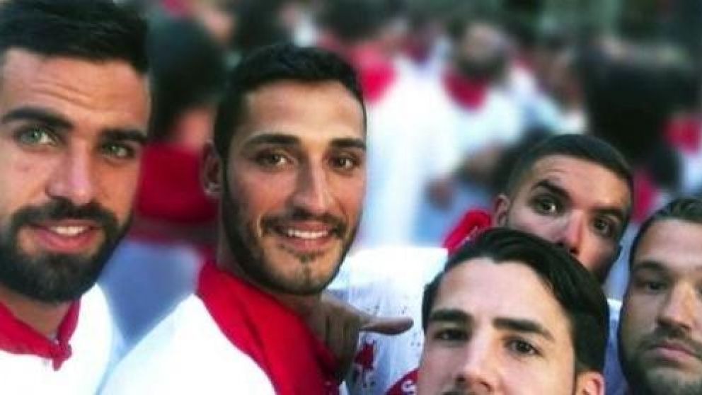 Este es el grupo de españoles, llamados "La Manada" que atacó a una joven sexualmente.