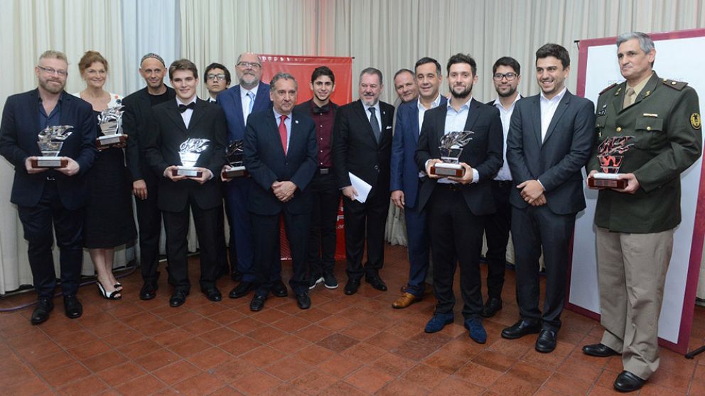 Mario Montoto, presidente de Taeda, junto a Ministros y los distinguidos