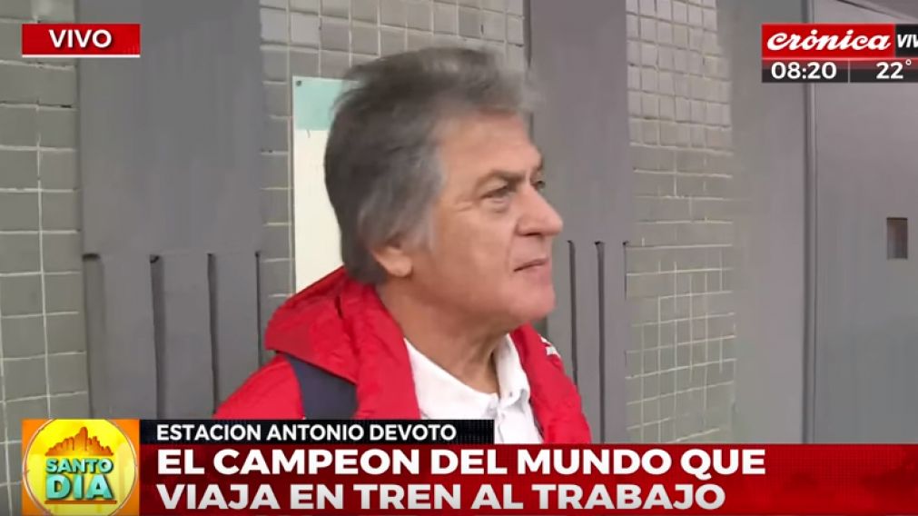 El Pato, en la estación Devoto, rumbo al laburo (Captura de Crónica TV).